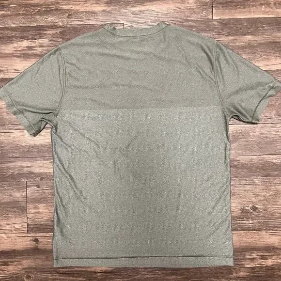 Vuori Grandview Tech Tee Olive Green Mesh Performance Shirt L V197 Breathable - Picture 3 of 8